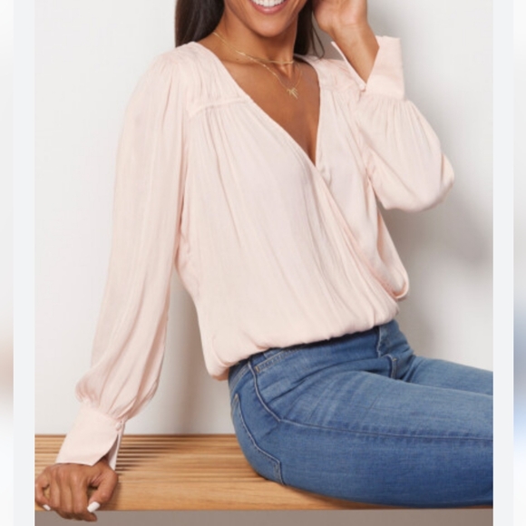 Evereve Rosalie Satin Surplice Long Sleeve Top Size Small - Picture 1 of 12